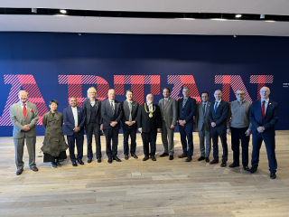 ビル・キャンベル市長と在スコットランド領事団参加者